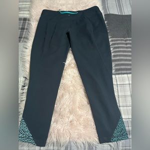 Tangerine Green w/ back zipper Trim
Ladies Yoga Pants Size M